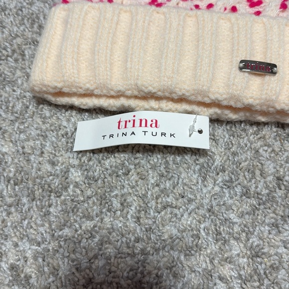 NWT Trina Turk White And Pink Bubblewrap Yarn Knit Beanie - Picture 7 of 9